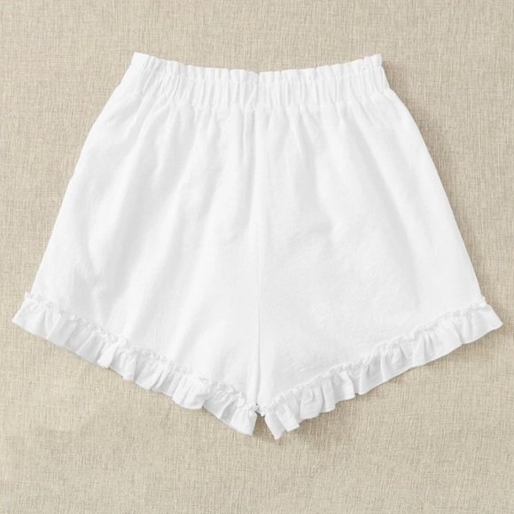 Cute white shorts 🩳 - Picture 2 of 7